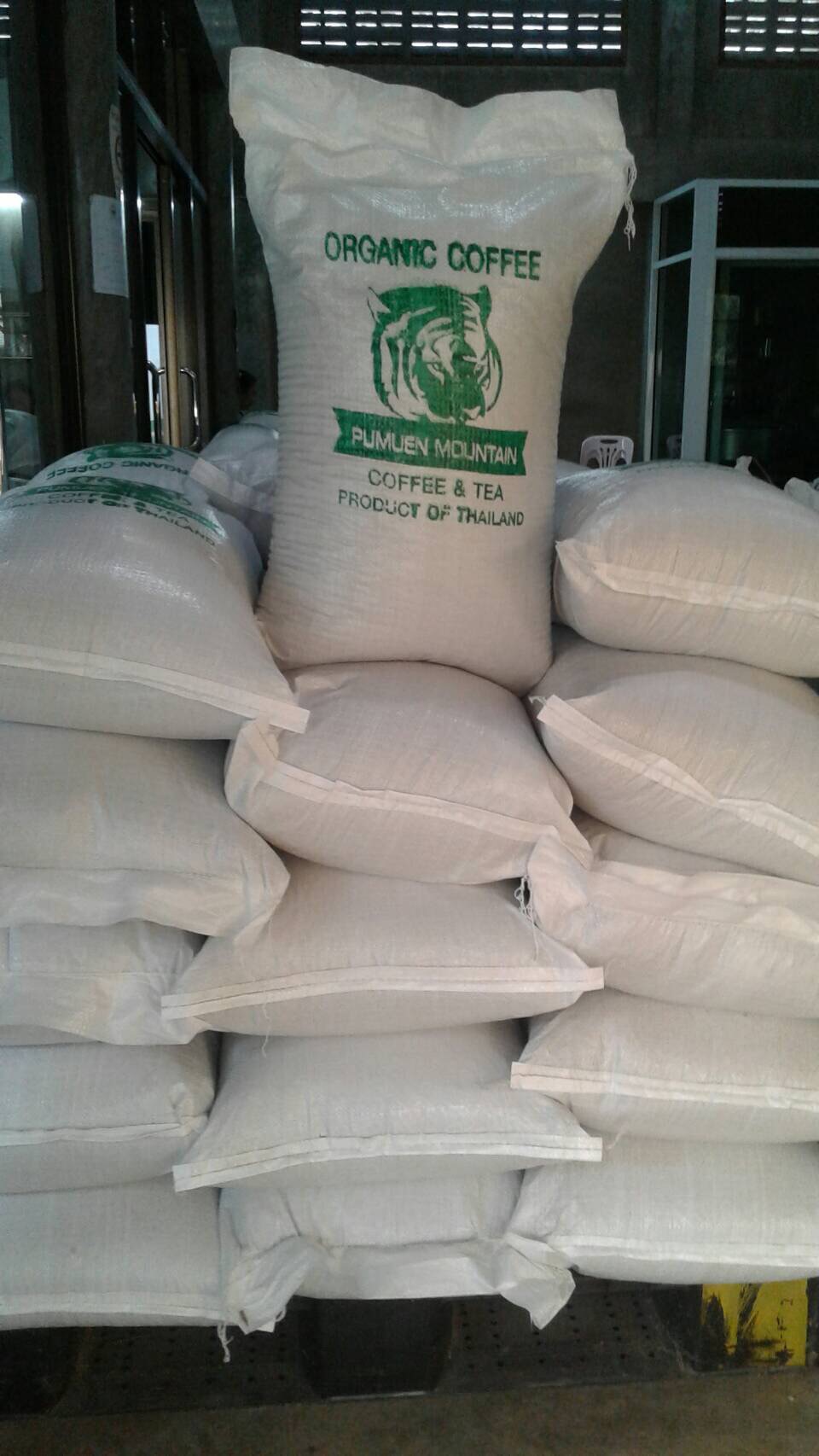 Pumuen Coffee is packed with care and secure.